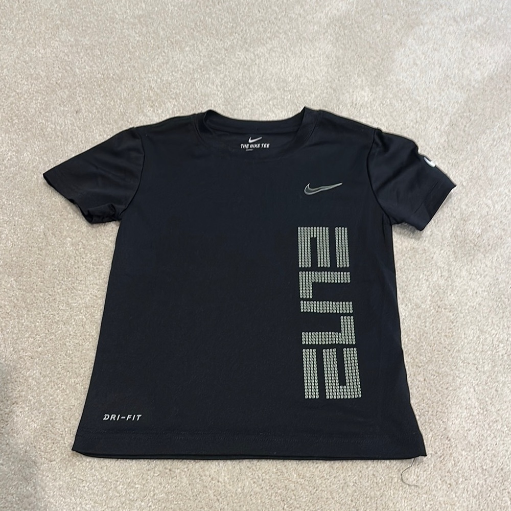Nike Short Sleeve Tee Shirt